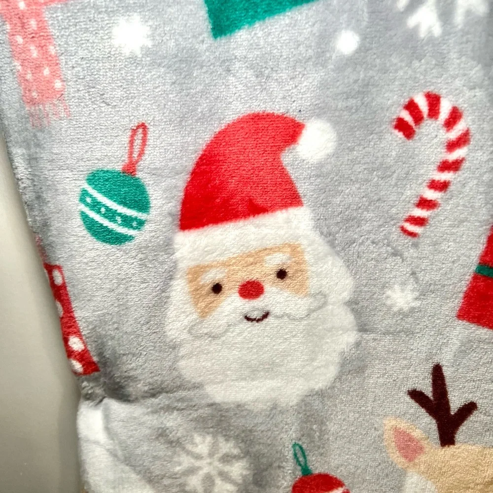Mrs. Claus Santa & Reindeer Decorative Christmas Throw Blanket Gifts Smowflakes